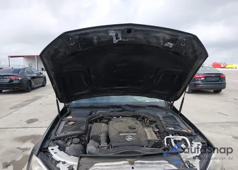 2015 Mercedes-Benz C 300 Luxury/Sport z USA, uszkodzony, nr VIN 55SWF4JB9FU067561